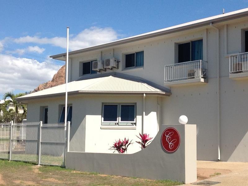 Castle Crest Motel Townsville Exterior photo