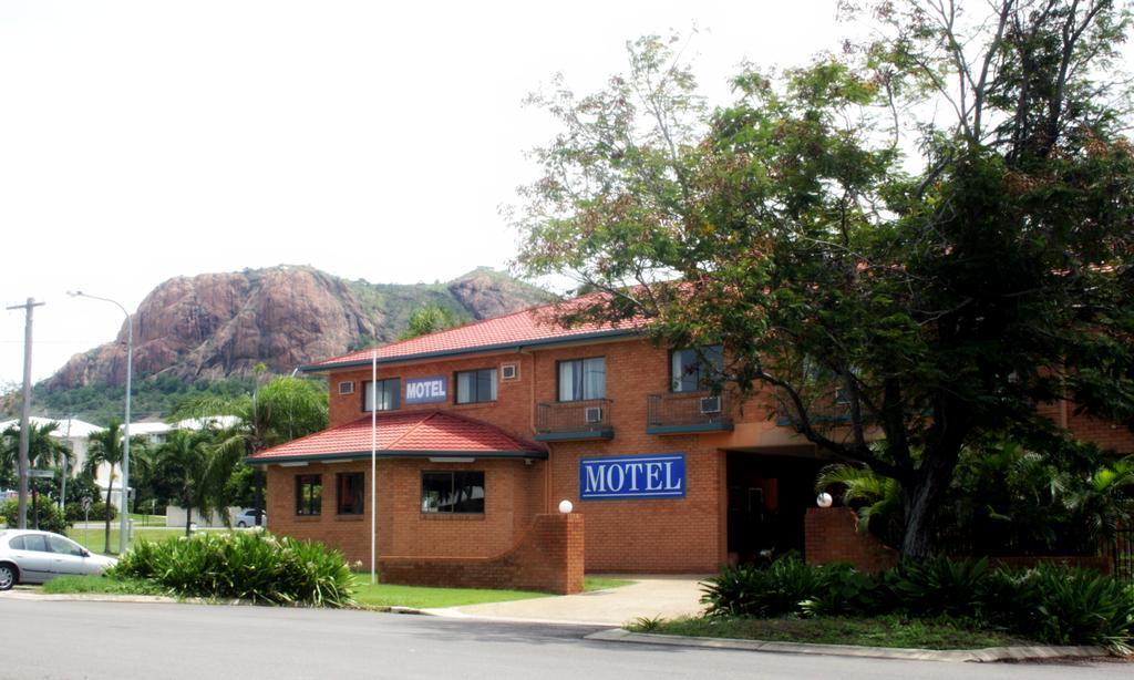 Castle Crest Motel Townsville Exterior photo